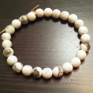 Unisex 8" Howlite, 6mm beads, Bracelet